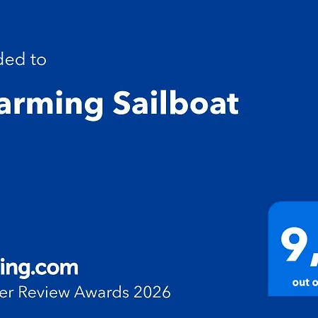 Charming Sailboat Båthotell