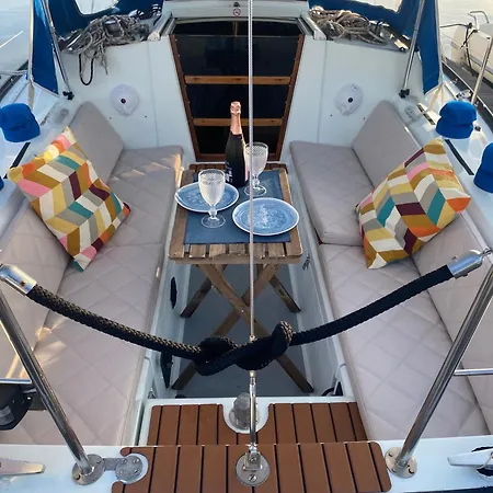 Charming Sailboat * 리스본
