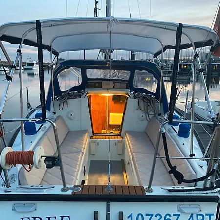 Charming Sailboat * 리스본