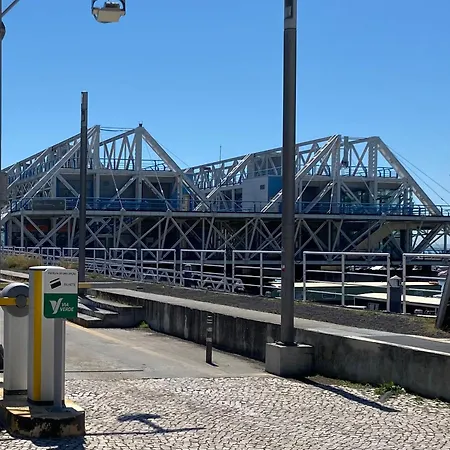 Charming Sailboat Bådhotel Lisboa