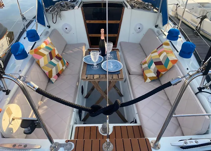 Charming Sailboat * Lisboa