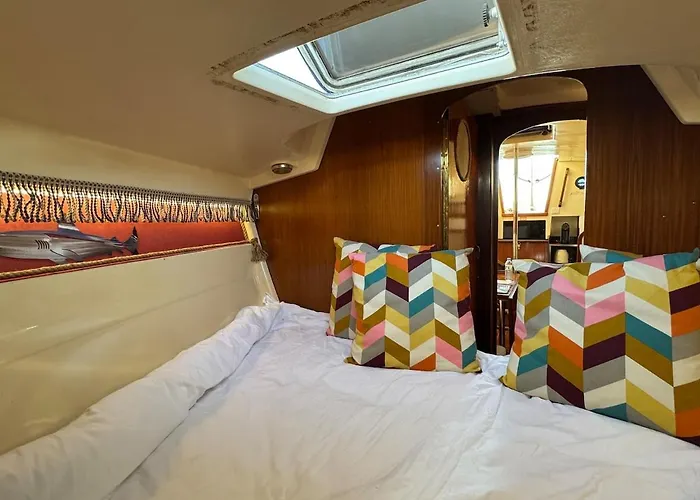 Charming Sailboat Bådhotel *