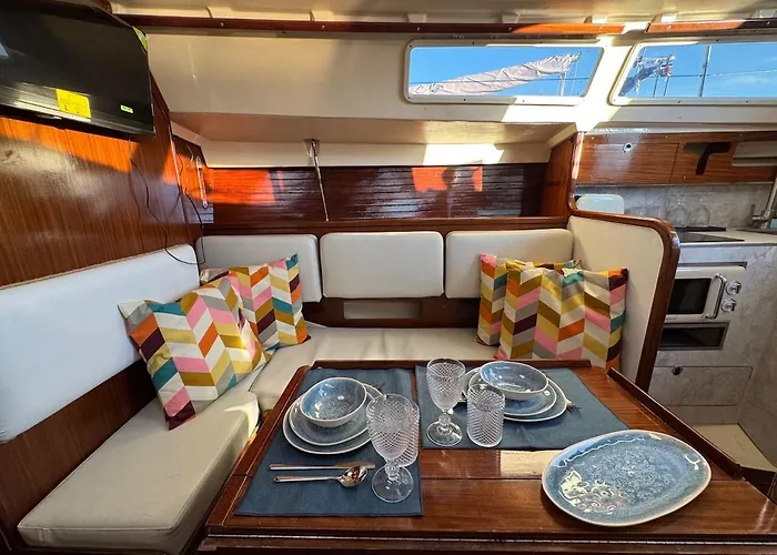 Charming Sailboat Lisboa