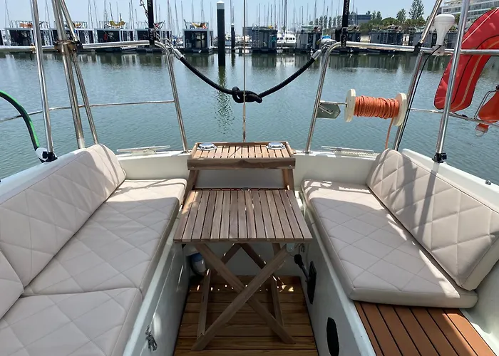 Charming Sailboat Bådhotel Lisboa