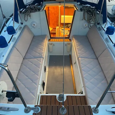 船上ホテル Charming Sailboat *