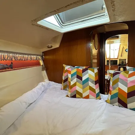 Charming Sailboat 船上ホテル *