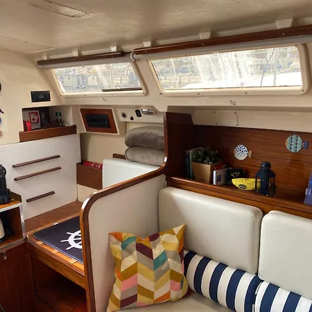 Hotel en barco Charming Sailboat