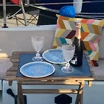 Charming Sailboat * リスボン