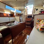 船上ホテル Charming Sailboat
