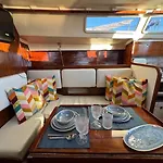 Charming Sailboat リスボン