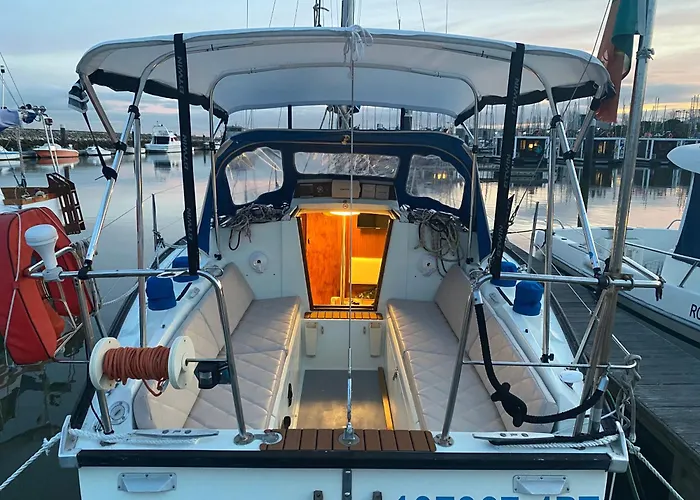 Charming Sailboat * Лиссабон